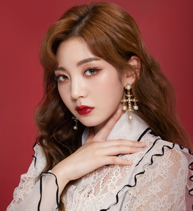 1ヶ月用カラコン ホールドナイトブラウン Holdnight Brown華奢で繊細なデザインがかわいい 高発色ハーフアイの度あり 8 00までのdia14 2mm